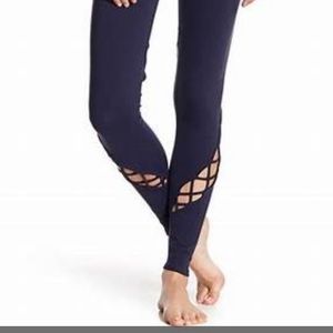 New With Tags Alo Yoga Entwine Leggings. Navy, Size Small